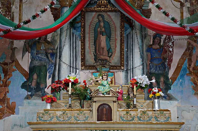 Altar de la Virgen de Guadalupe en Cementerio de Real de Catorce
