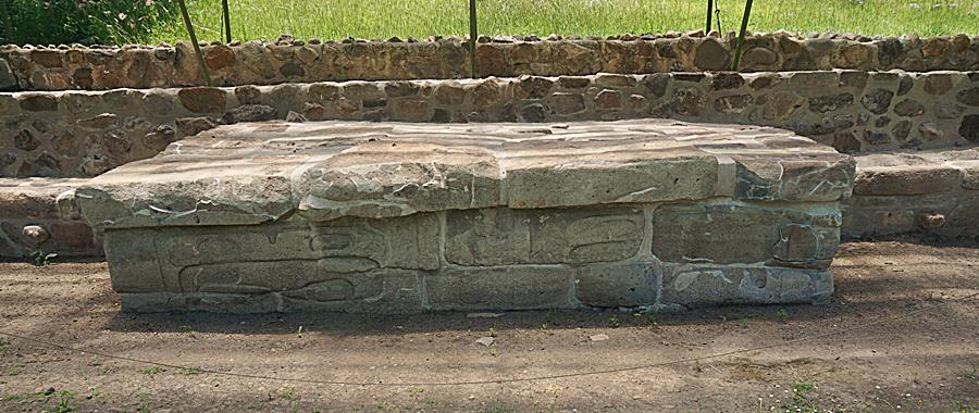 altar olmeca en sitio arqueologico de morelos