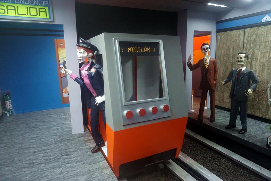metro con direccion al mictlan en ofrenda de dia de muertos